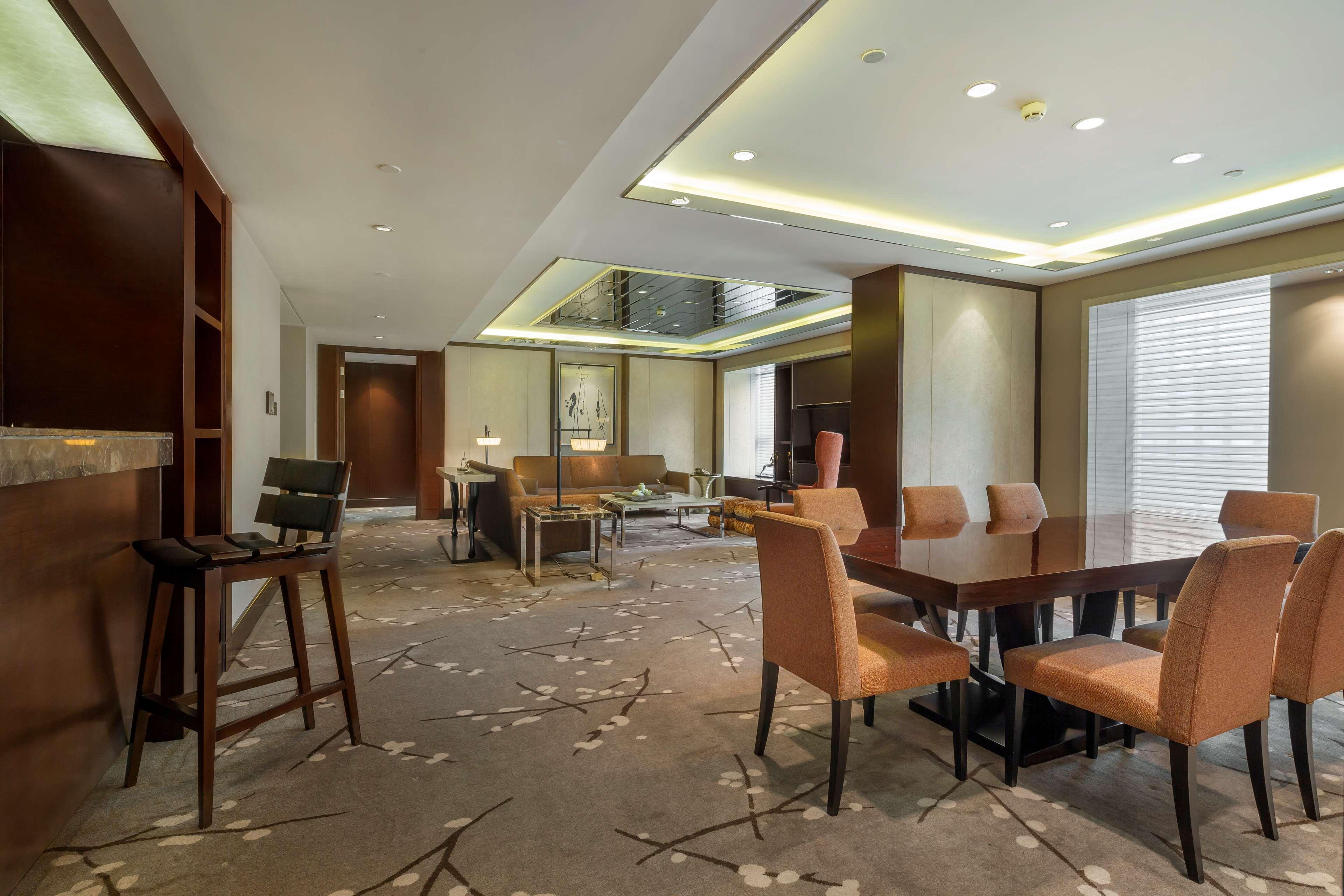 Doubletree By Hilton Chongqing - Guanyinqiao Railway Station Hotel Exterior foto