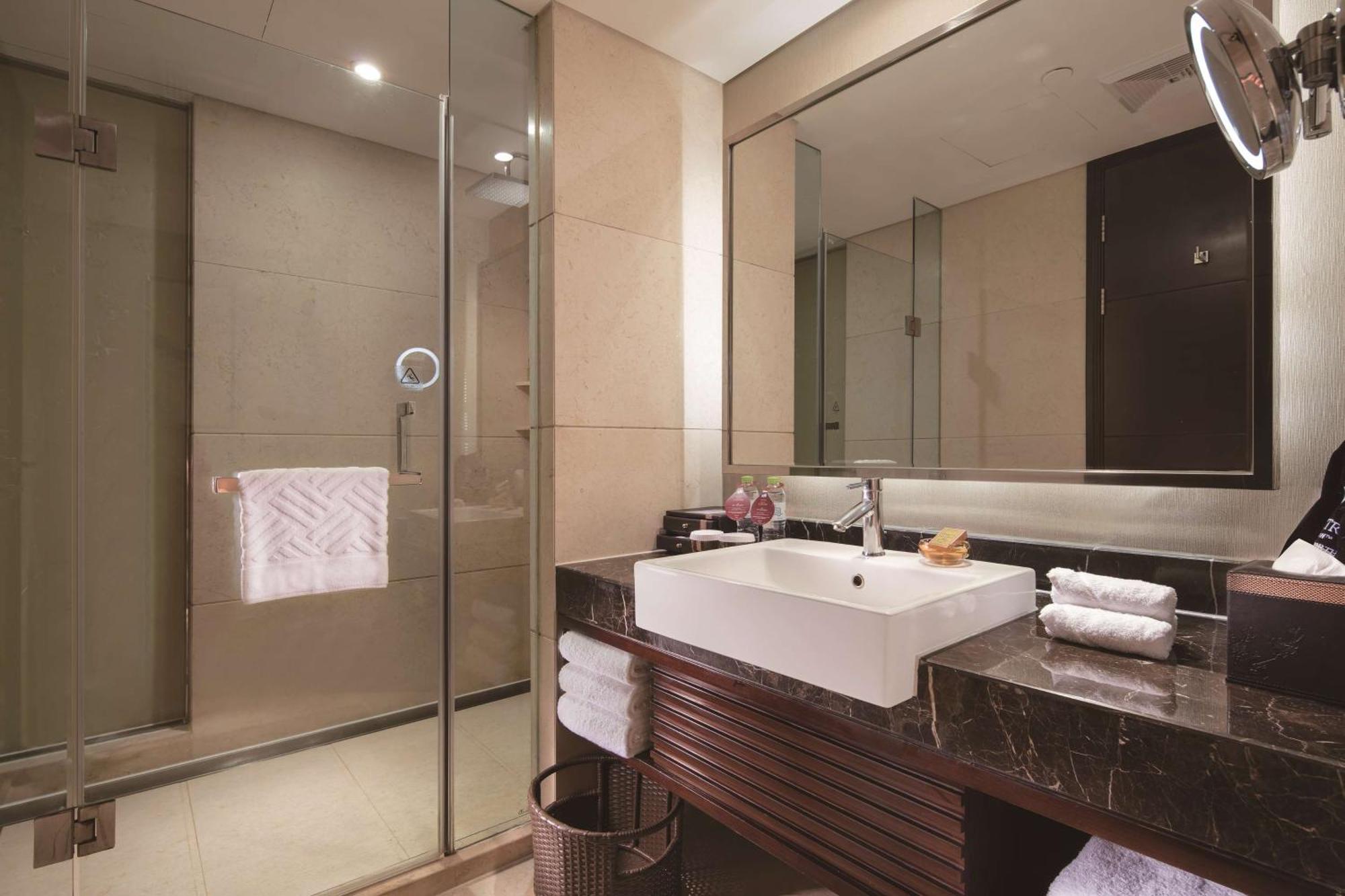 Doubletree By Hilton Chongqing - Guanyinqiao Railway Station Hotel Exterior foto